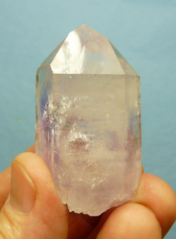 Quartz crystal with light amethyst clouds and rainbow
