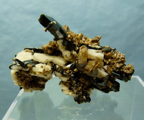 Fascinating aegirine, feldspar and zircon crystal group